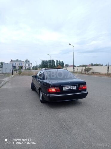 Mercedes E 240 2001, 280,000 km - 2.6 l - Sabirabad