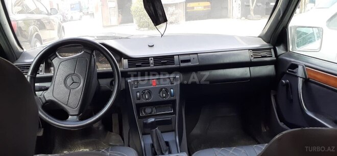 Mercedes E 200 1987, 300,000 km - 2.0 л - Bakı