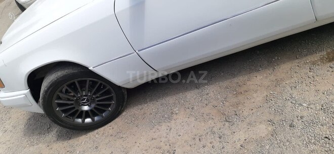 Mercedes E 200 1987, 300,000 km - 2.0 л - Bakı