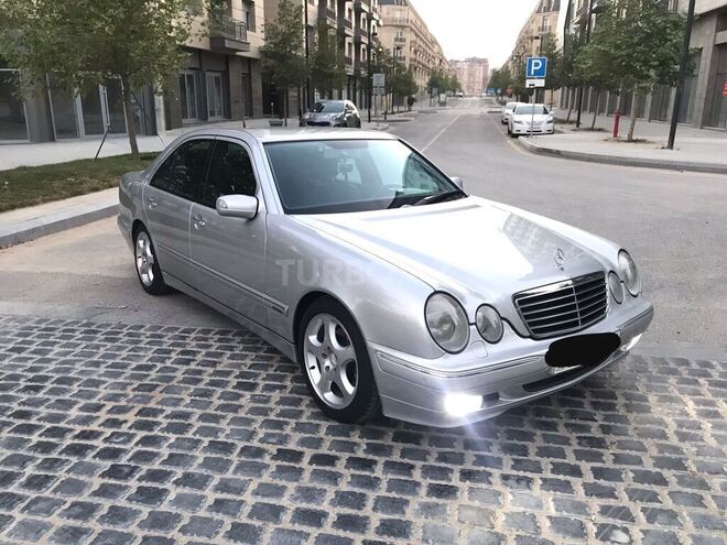 Mercedes E 220 2001, 272,000 km - 2.2 l - Bakı