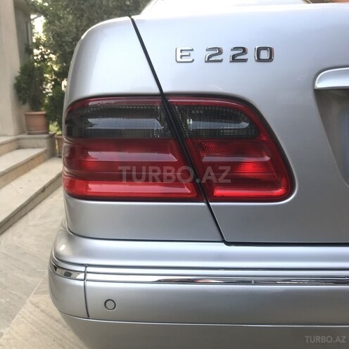 Mercedes E 220 2001, 272,000 km - 2.2 l - Bakı