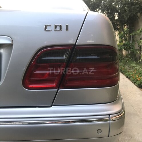 Mercedes E 220 2001, 272,000 km - 2.2 l - Bakı