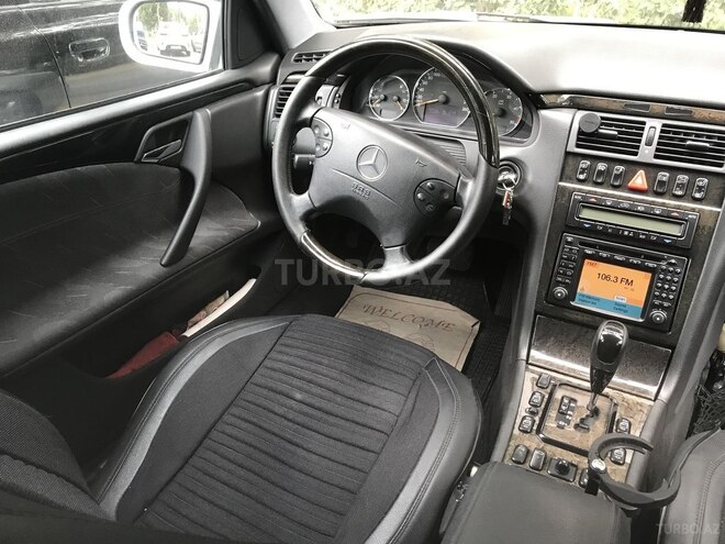 Mercedes E 220 2001, 272,000 km - 2.2 l - Bakı