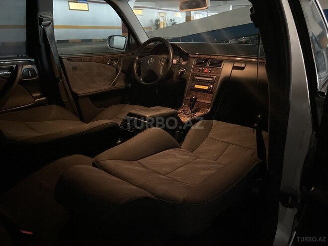 Mercedes E 220 2000, 422,689 km - 2.2 l - Bakı