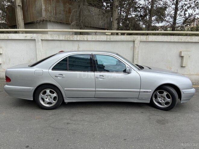 Mercedes E 220 2000, 422,689 km - 2.2 l - Bakı