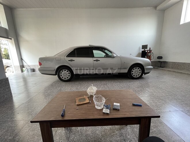 Mercedes E 240 1998, 356,900 km - 2.4 l - Göyçay
