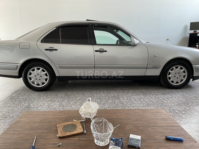 Mercedes E 240 1998, 356,900 km - 2.4 l - Göyçay