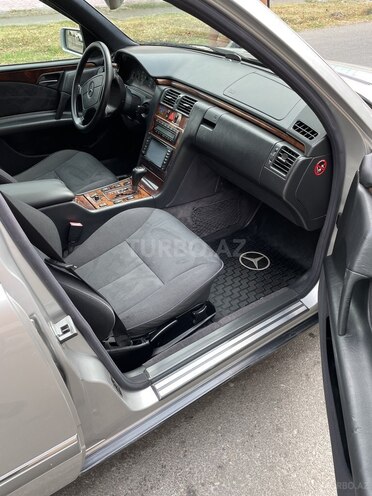 Mercedes E 240 1998, 356,900 km - 2.4 l - Göyçay