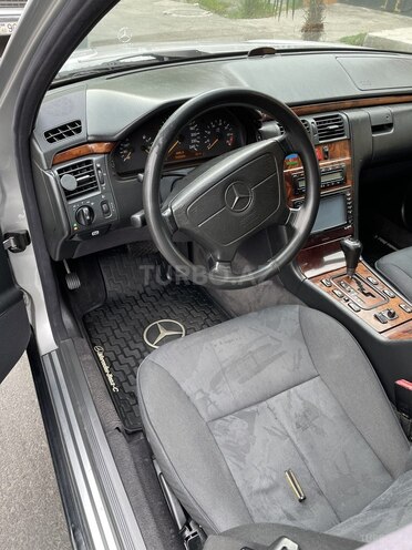 Mercedes E 240 1998, 356,900 km - 2.4 l - Göyçay