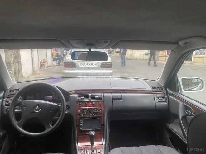 Mercedes E 220 2000, 389,000 km - 2.2 l - Bakı