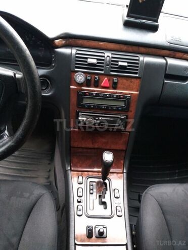 Mercedes E 240 1998, 231,000 km - 2.4 l - Mingəçevir