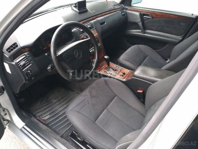 Mercedes E 240 1998, 231,000 km - 2.4 l - Mingəçevir