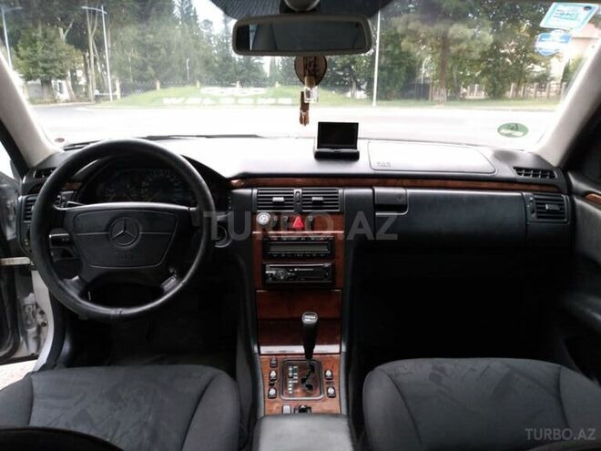 Mercedes E 240 1998, 231,000 km - 2.4 l - Mingəçevir