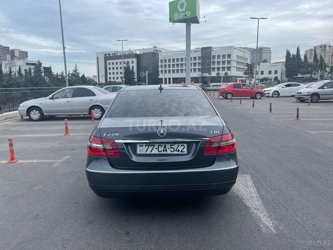 Mercedes E 220 2011, 275,000 km - 2.2 л - Bakı