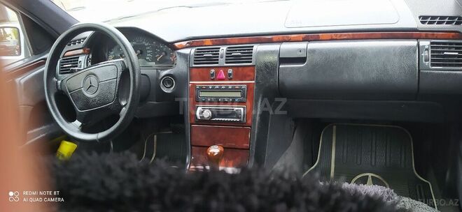 Mercedes E 280 1998, 269,532 km - 2.8 l - Yevlax