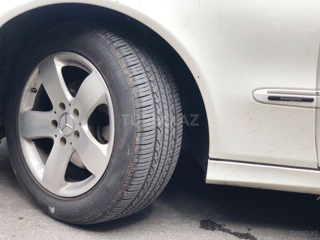 Mercedes E 240 2002, 275,000 km - 2.6 л - Bakı