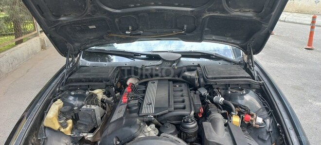 BMW 528 1999, 372,653 km - 2.8 l - Bakı