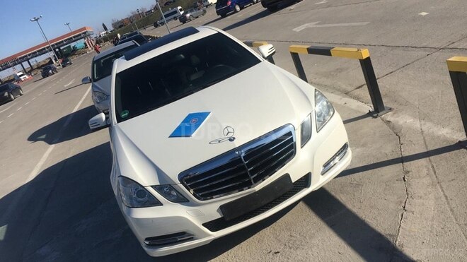 Mercedes E 220 2013, 199,000 km - 2.2 л - Gəncə