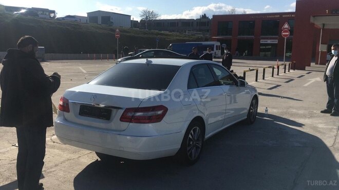 Mercedes E 220 2013, 199,000 km - 2.2 л - Gəncə