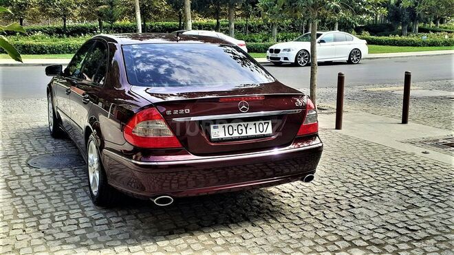 Mercedes E 220 2008, 180,000 km - 2.2 l - Bakı