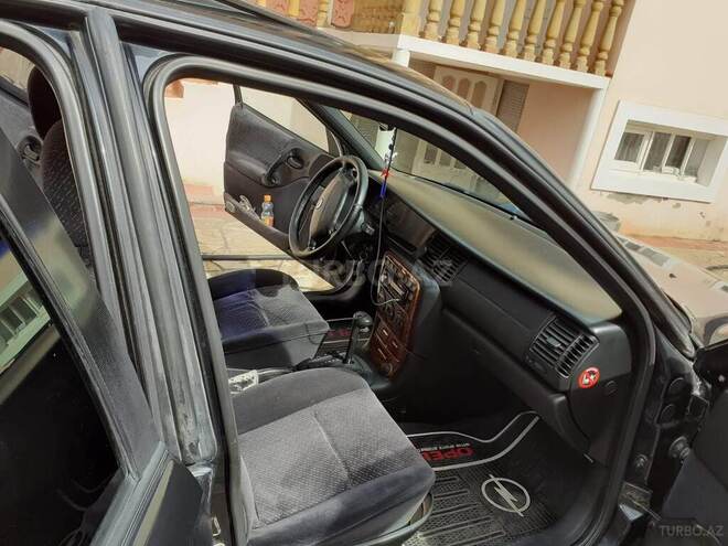 Opel Vectra 1997, 293,000 km - 2.0 л - Qazax