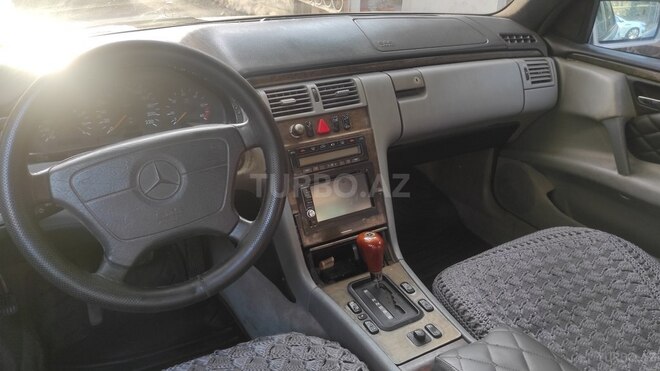 Mercedes E 250 1996, 352,800 km - 2.5 l - Bakı