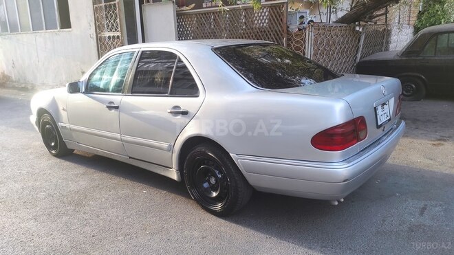 Mercedes E 250 1996, 352,800 km - 2.5 l - Bakı