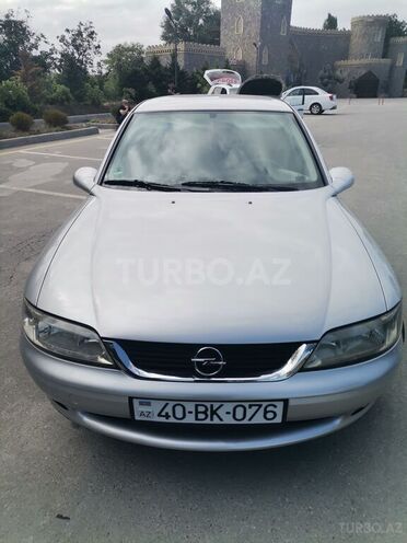 Opel Vectra 2000, 10,000 km - 1.8 l - Quba