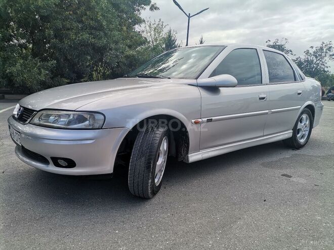 Opel Vectra 2000, 10,000 km - 1.8 l - Quba