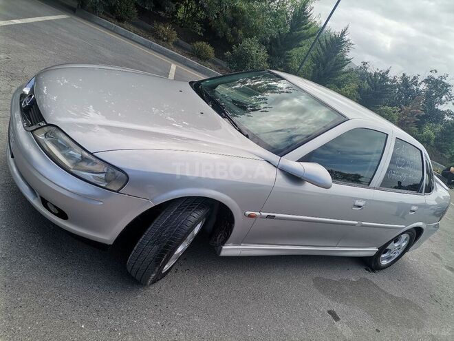 Opel Vectra 2000, 10,000 km - 1.8 l - Quba