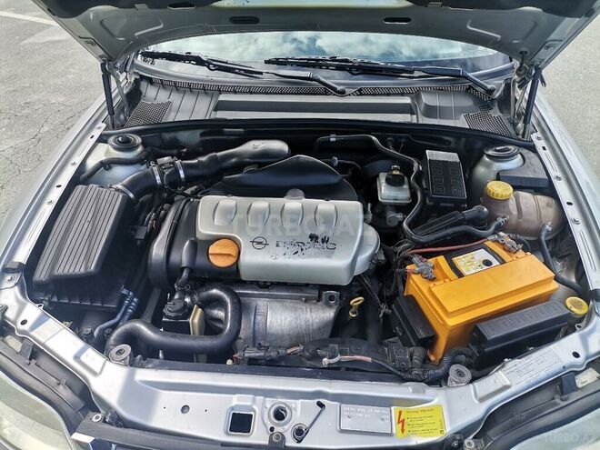 Opel Vectra 2000, 10,000 km - 1.8 l - Quba
