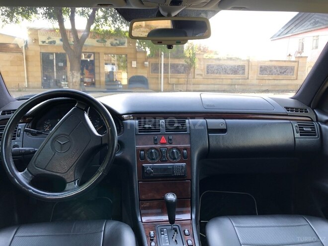 Mercedes E 200 1996, 270,343 km - 2.0 л - Lənkəran
