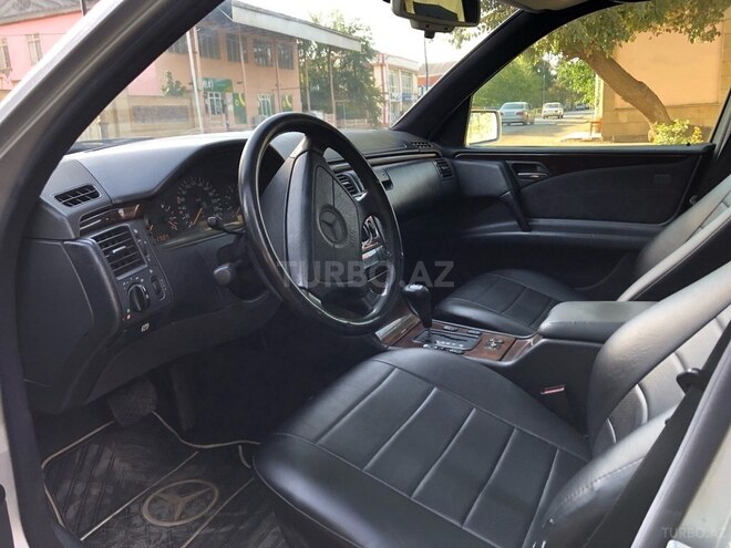 Mercedes E 200 1996, 270,343 km - 2.0 л - Lənkəran