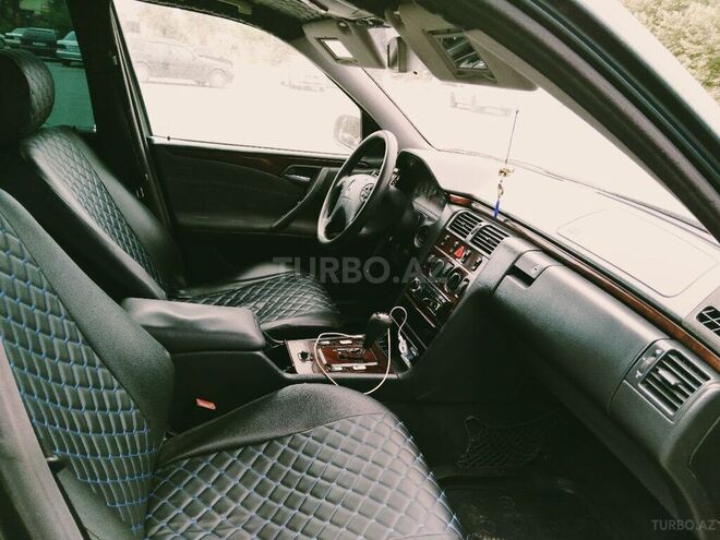 Mercedes E 220 2001, 381,521 km - 2.2 л - Bərdə
