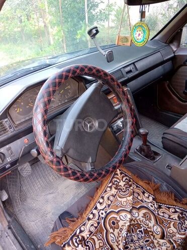 Mercedes  1988, 655,555 km - 2.0 л - İsmayıllı