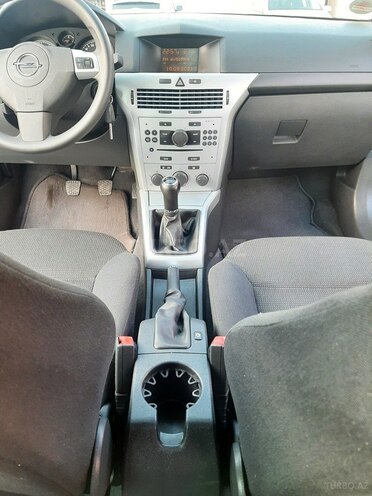 Opel Astra 2009, 98,000 km - 1.4 л - Bakı