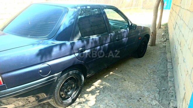 Ford Escort 1998, 825,288 km - 1.6 л - Salyan