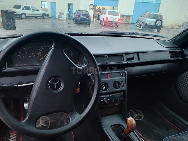 Mercedes E 200 1986, 571,633 km - 2.0 l - Siyəzən