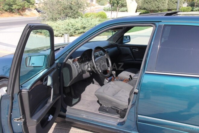 Mercedes E 230 1997, 329,000 km - 2.3 l - Bakı