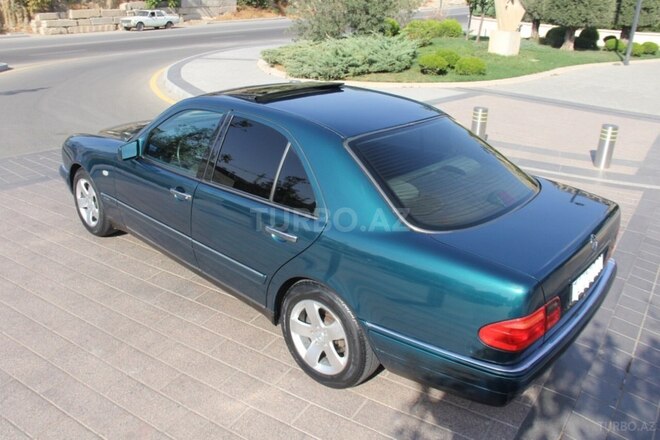 Mercedes E 230 1997, 329,000 km - 2.3 l - Bakı