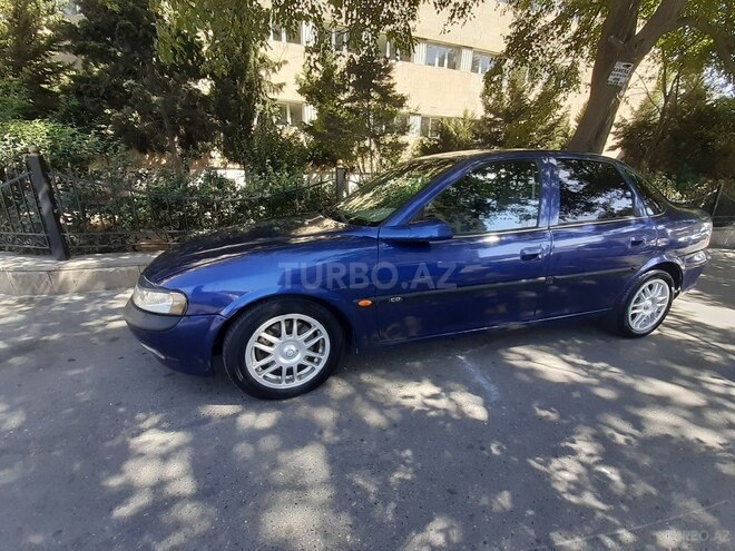 Opel Vectra 1995, 235,000 km - 2.0 l - Bakı
