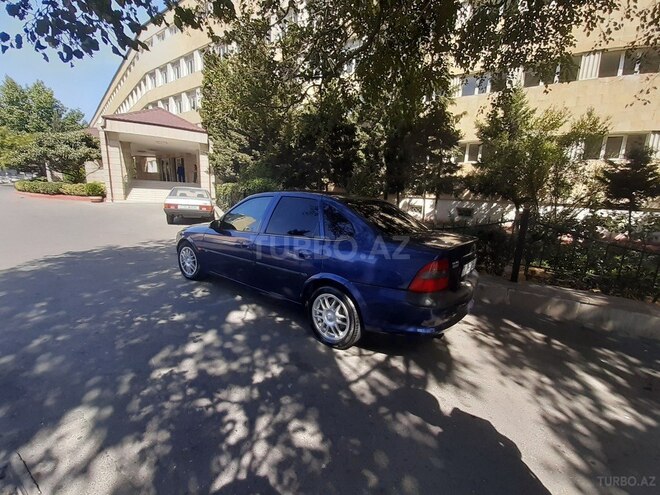 Opel Vectra 1995, 235,000 km - 2.0 l - Bakı