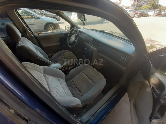 Opel Vectra 1995, 235,000 km - 2.0 l - Bakı