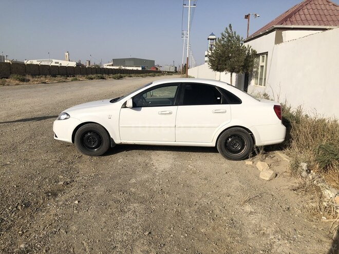 Daewoo Gentra 2014, 300,000 km - 1.5 л - Salyan