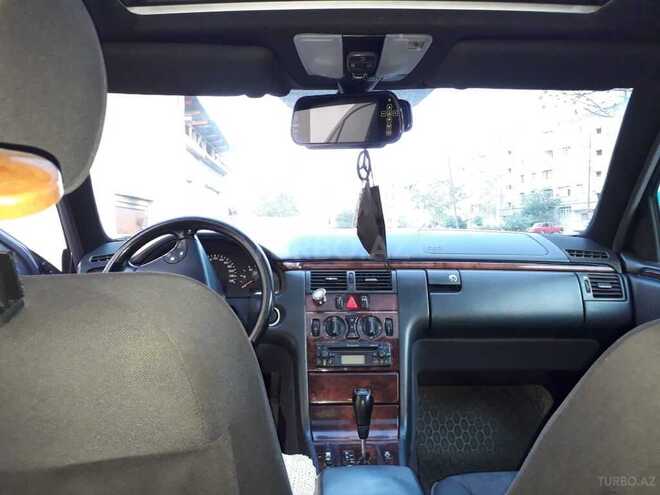 Mercedes E 220 1999, 300,000 km - 2.2 л - Gəncə