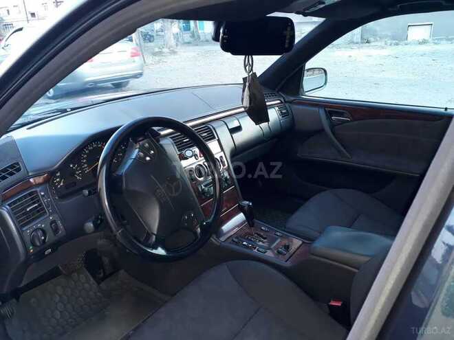 Mercedes E 220 1999, 300,000 km - 2.2 л - Gəncə