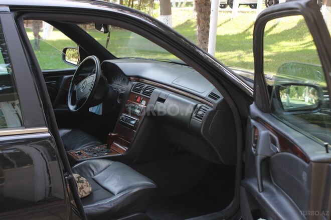 Mercedes E 320 1997, 289,000 km - 3.2 l - Bakı
