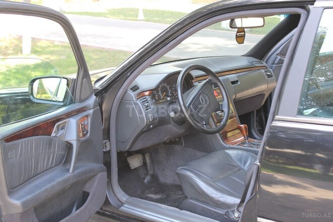 Mercedes E 320 1997, 289,000 km - 3.2 l - Bakı