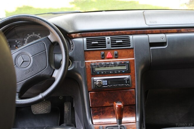 Mercedes E 320 1997, 289,000 km - 3.2 l - Bakı