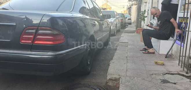 Mercedes E 200 1996, 333,000 km - 2.0 l - Bakı